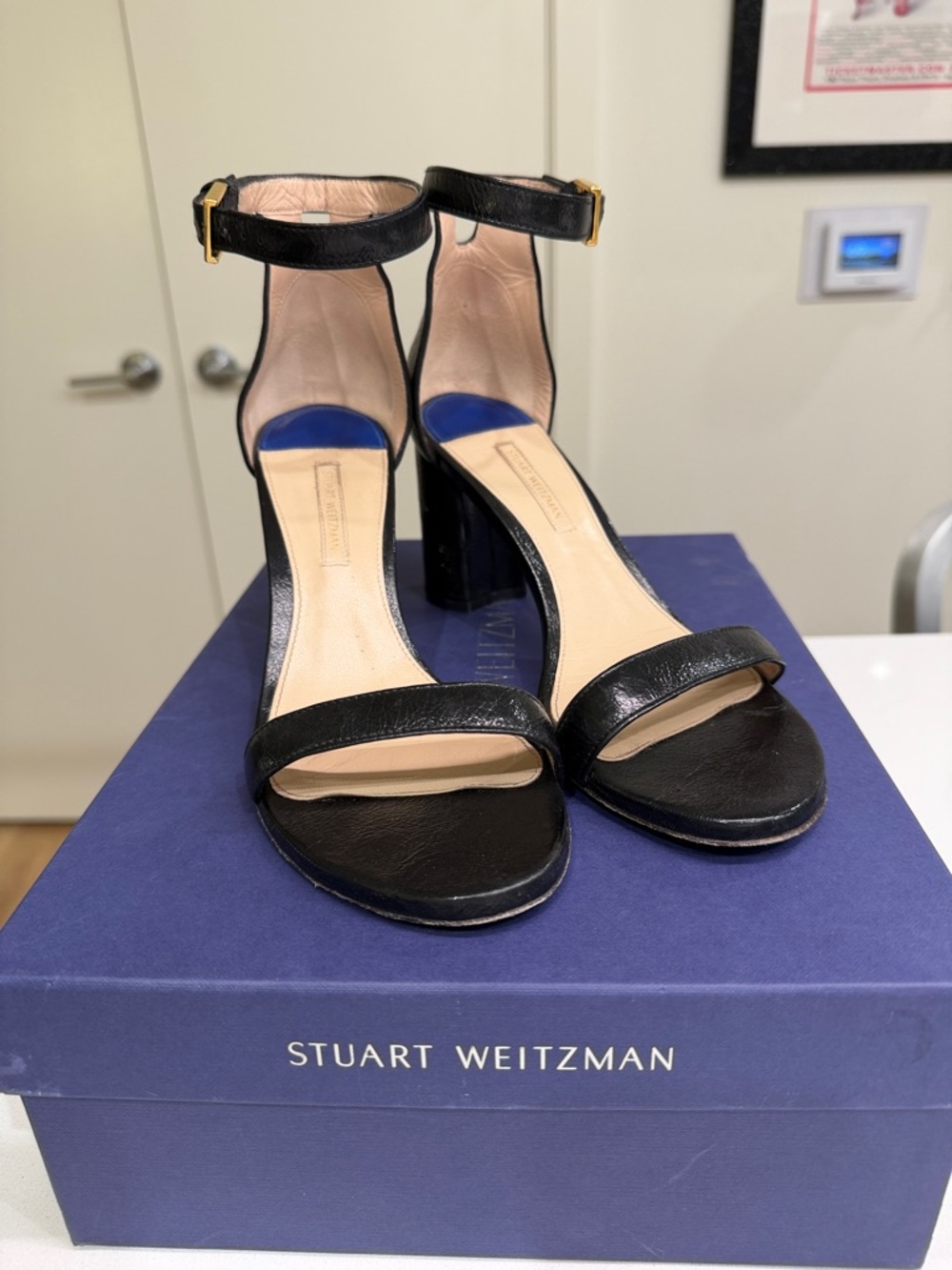 Stuart Weitzman Lessnudist Black Patent Leather Block Heel Sandal Size 7 W/ Box - Picture 6 of 9